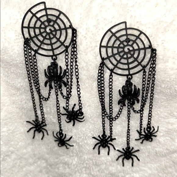 🕷️Black Iron Spider Web Earrings with Chains & Spiders - Picture 6 of 12
